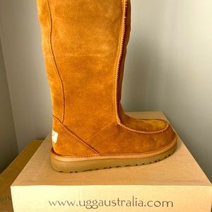 Brand New UGG Boots, never worn Size 3 Fits like size 5